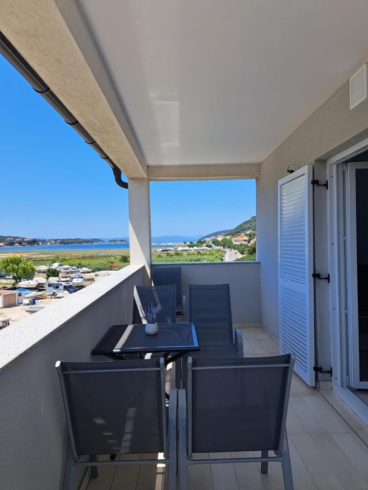 Navis Appartement Supetarska Draga Buitenkant foto